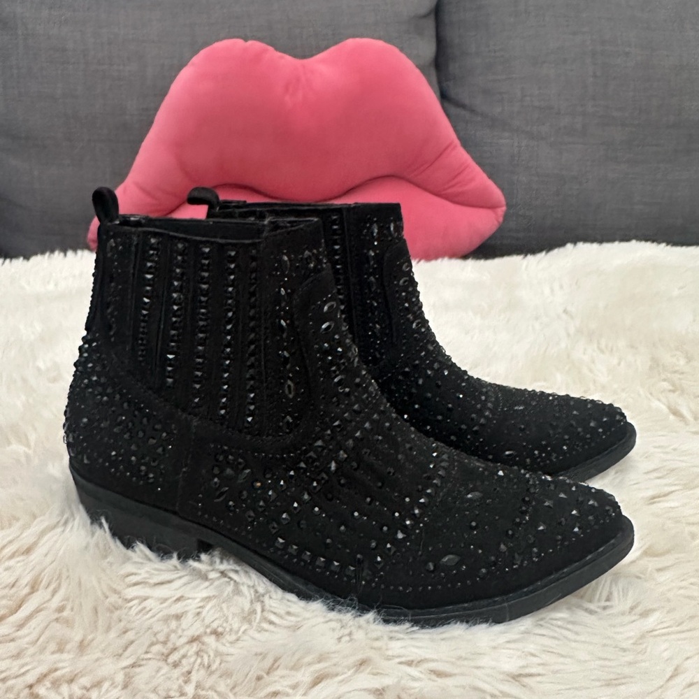Elegant Black Studded Ankle Boots